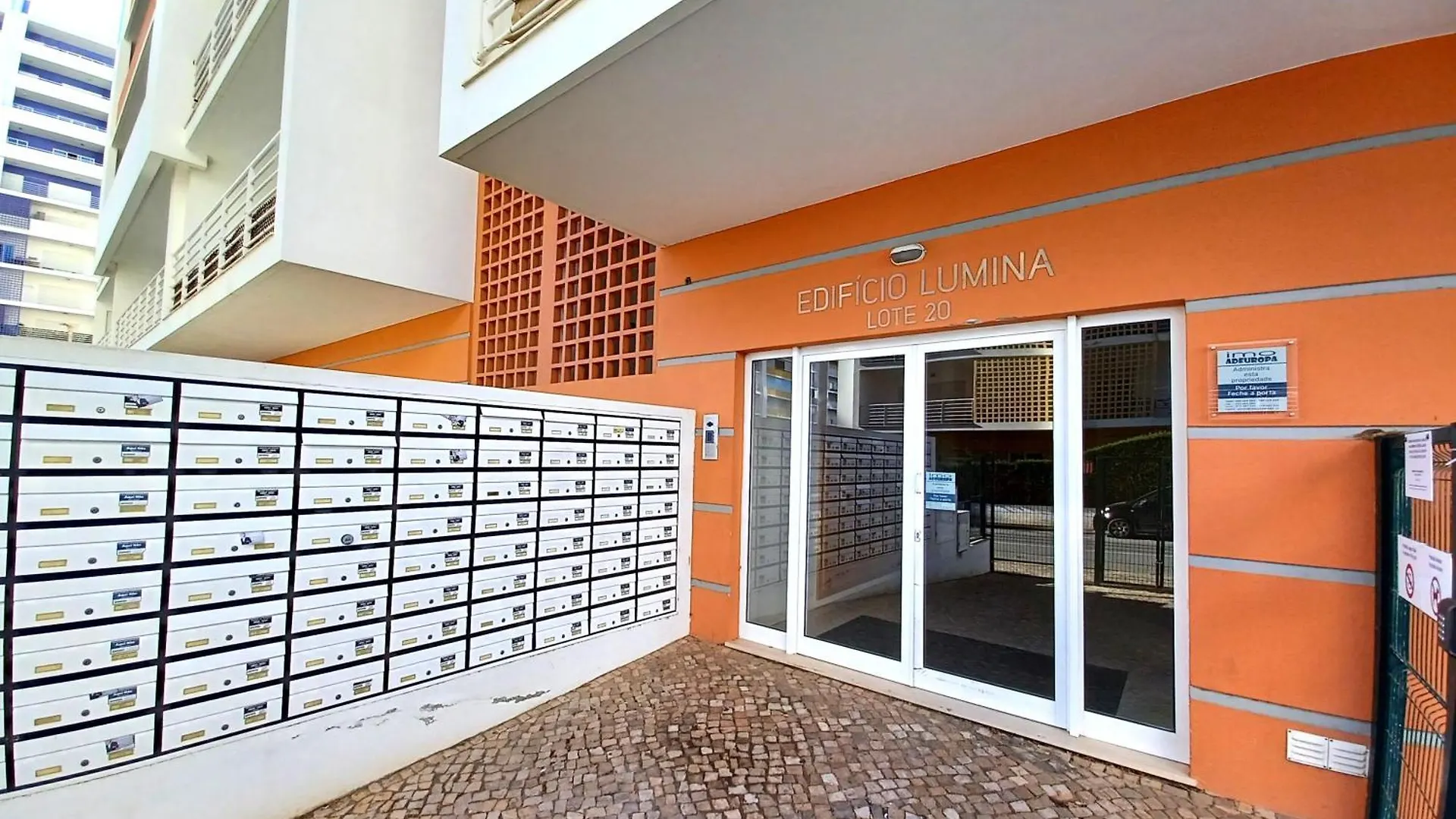 Edificio Lumina Sunshine Beach Apartment Portimão
