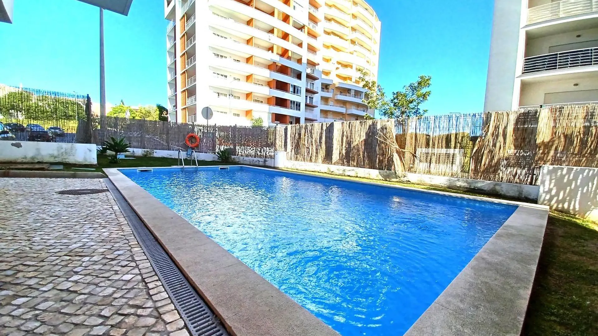 Edificio Lumina Sunshine Beach Apartment Portimão