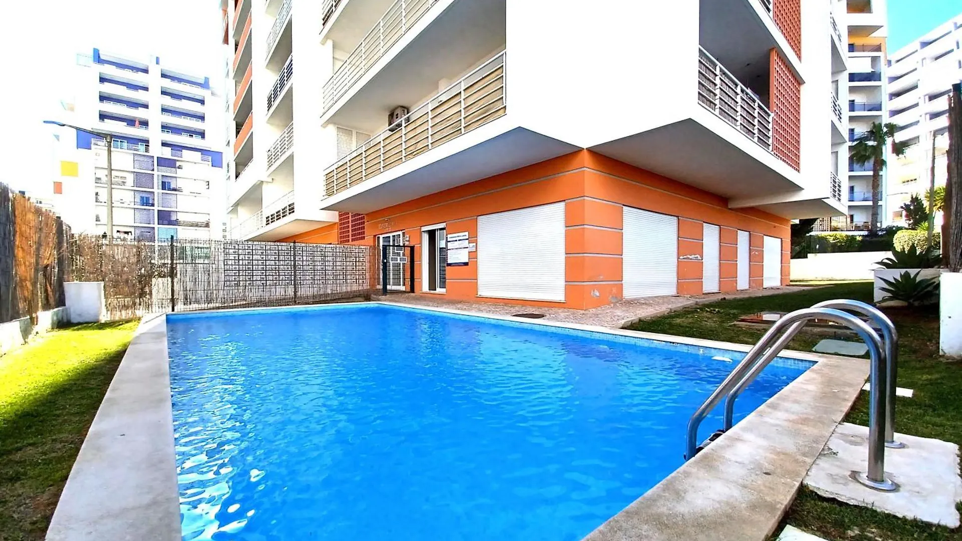 Edificio Lumina Sunshine Beach Apartment Portimão